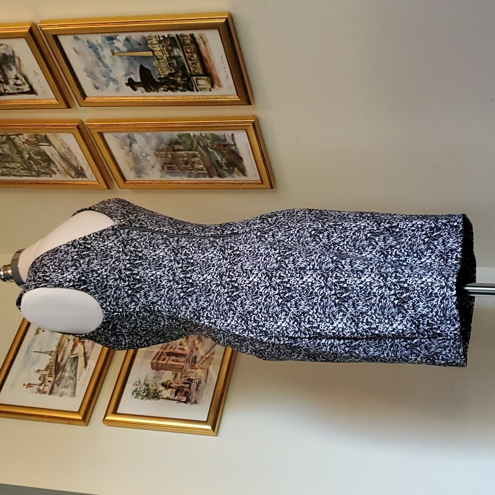Express Knee Length Black White Zipper Dress - Picture 4 of 13
